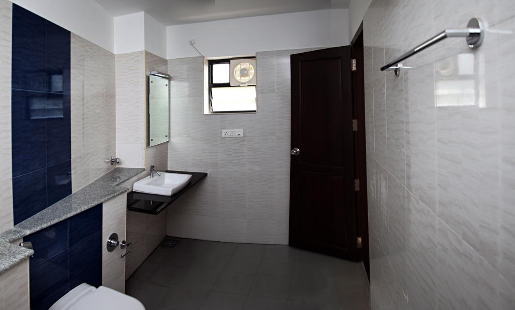 Century Grand Hotel Mananthavady Zimmer foto